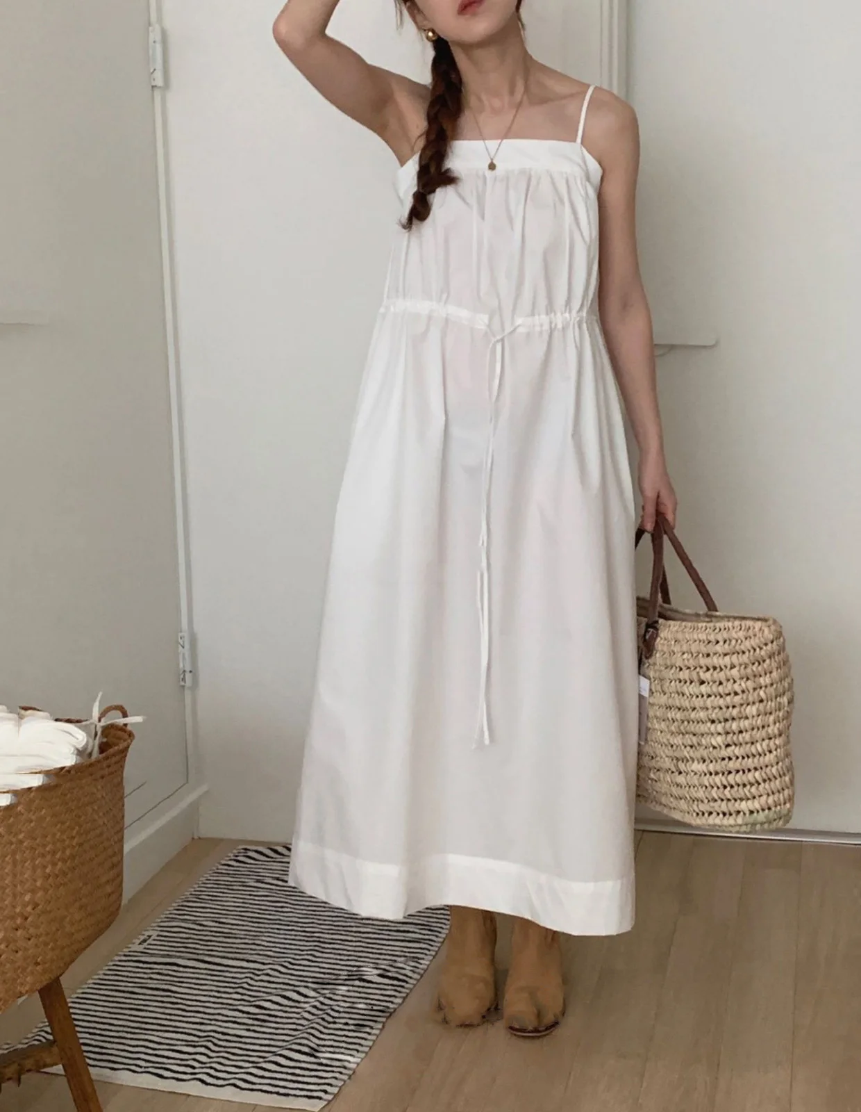 Verão francês estilo minimalista de uma linha decote off-the-ombro lace-up cintura emagrecimento sem mangas suspender vestido feminino